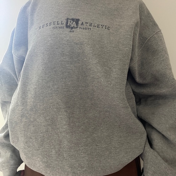 Vintage Russell Athletic Crewneck - Picture 4 of 10